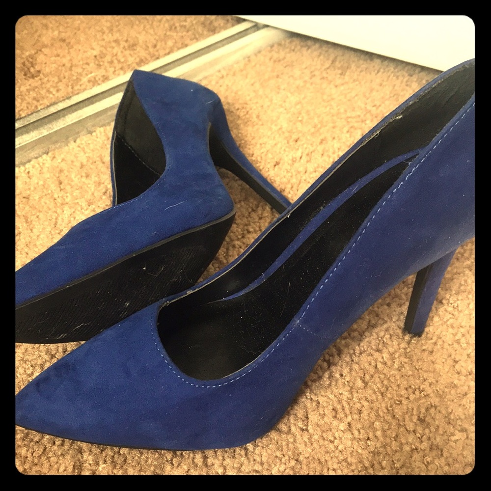 Blue Velvet Heels 👠